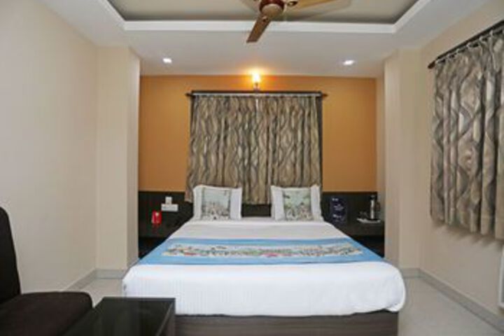 Room 12 of 26