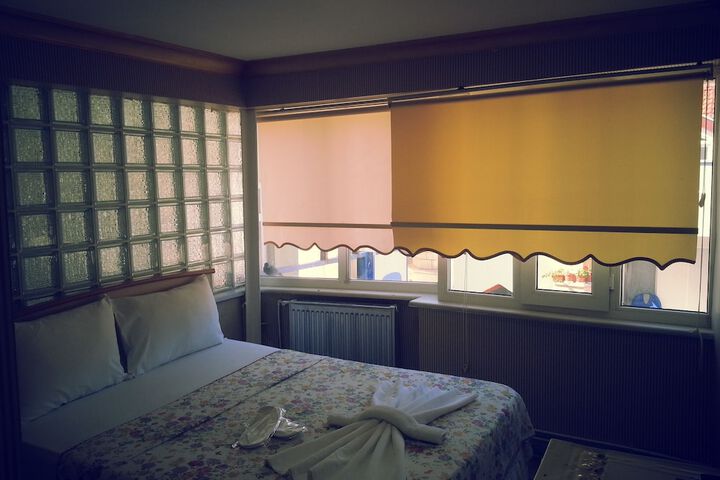 Room 11 of 27