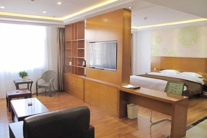 Room 4 of 10
