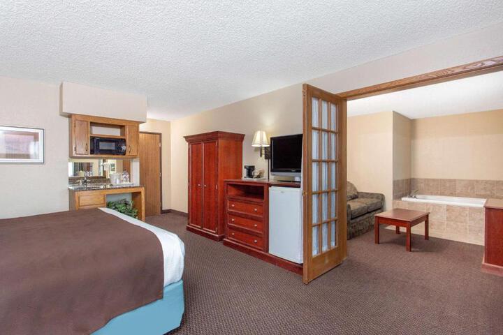 1 King Bed (12 of 12)