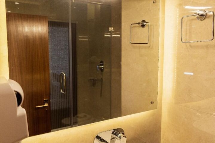 Room 15 of 34