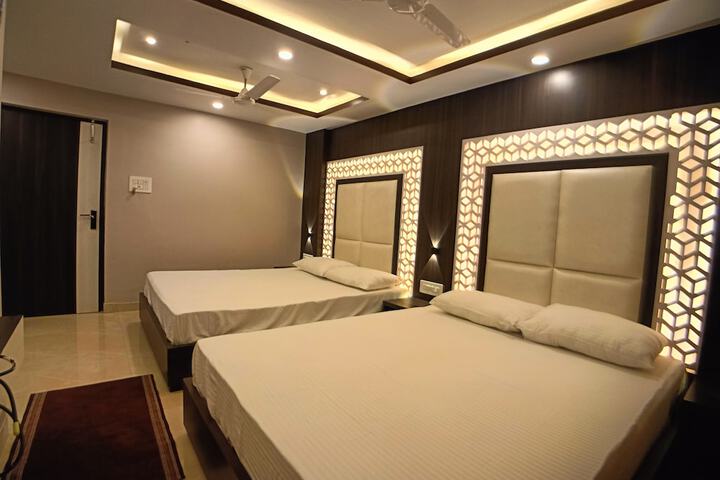 Room 13 of 24