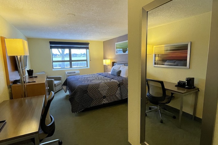 1 King Bed Lake View (1 of 15)
