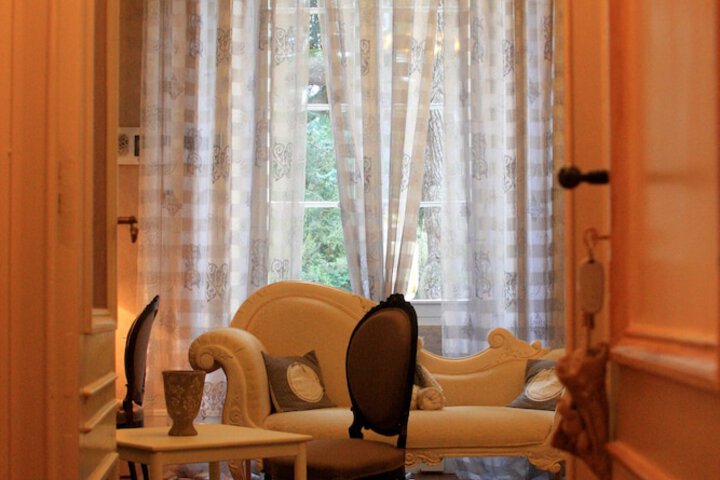Room 16 of 74
