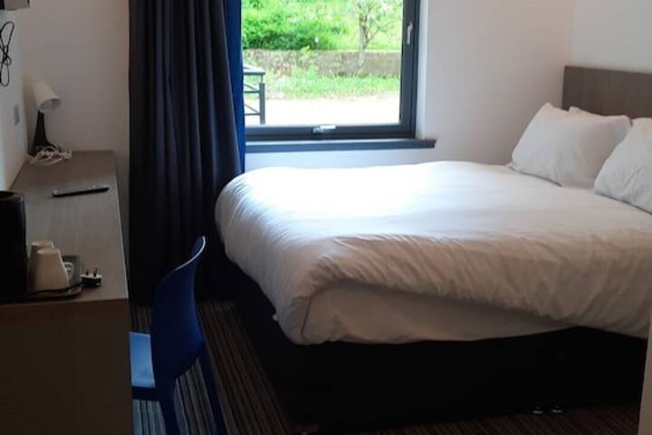 Room 9 of 18