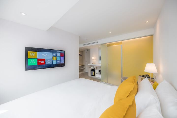 Room 9 of 25