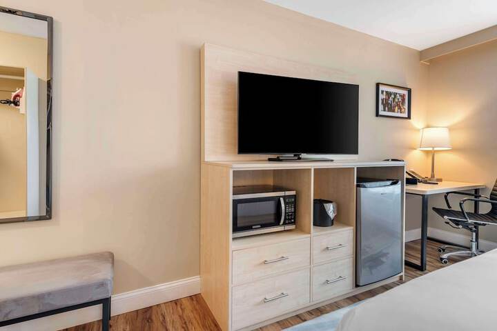 1 King Bed (13 of 13)