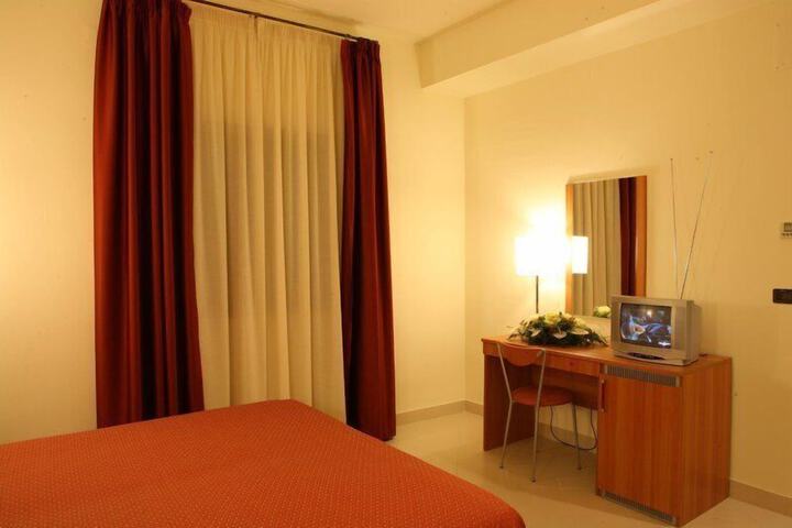 Room 6 of 29