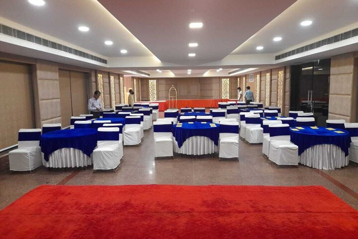 Ballroom/Hall 38 of 61