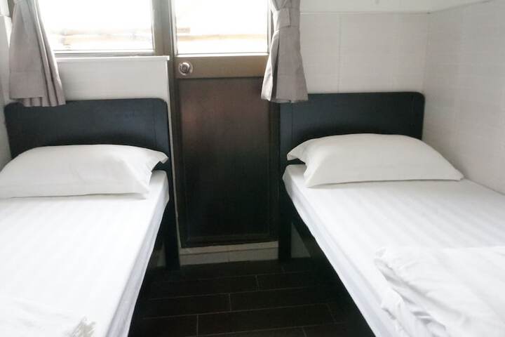 Room 6 of 72