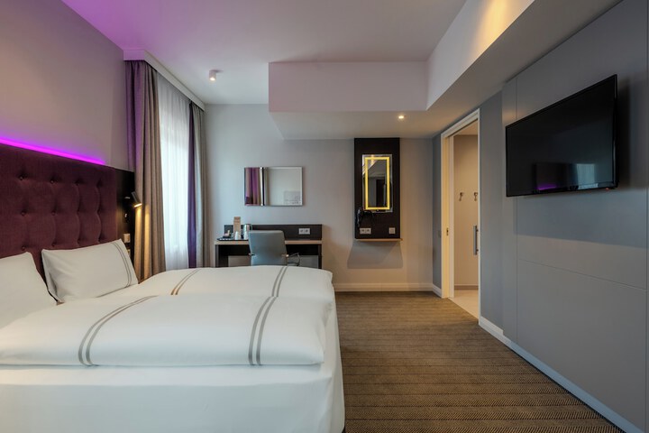 Room 14 of 79