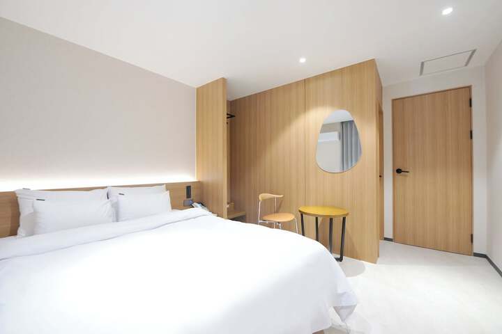 Room 19 of 64