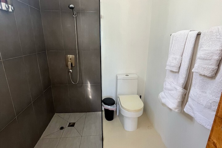Room 27 of 38