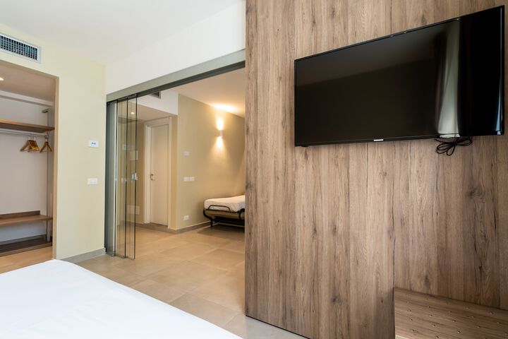 Room 47 of 211