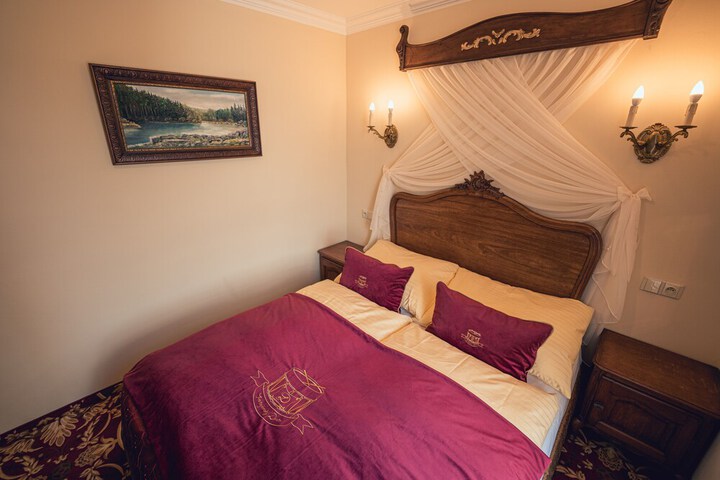 Room 15 of 90