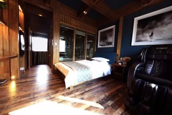 Room 6 of 65