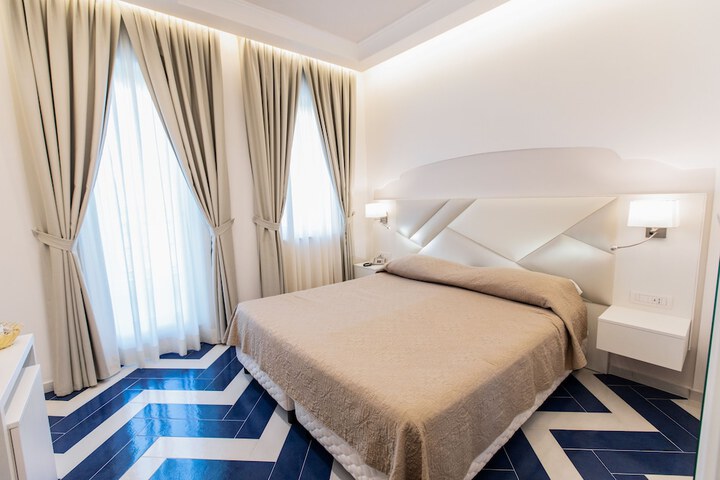 Room 10 of 81