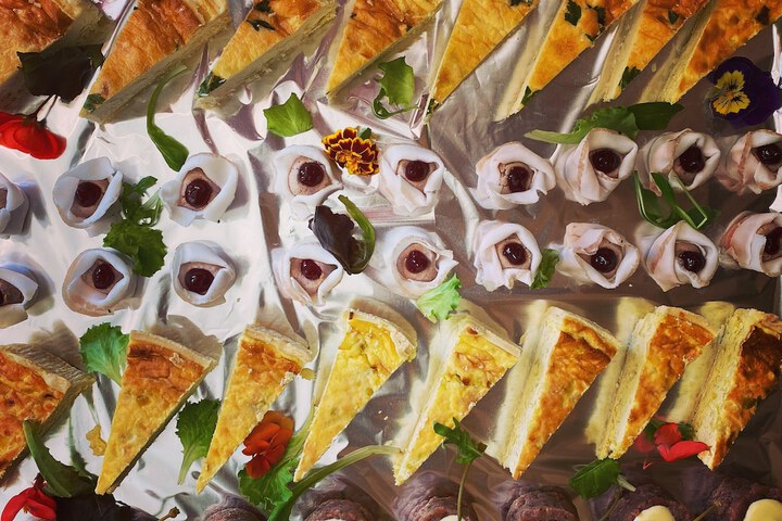 Dining 72 of 98