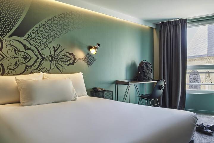 Room 10 of 29