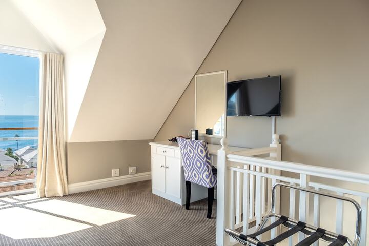Room 30 of 168