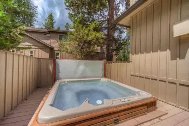 Pool 4 of 10