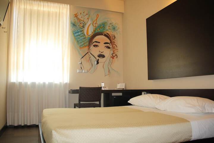 Room 14 of 32