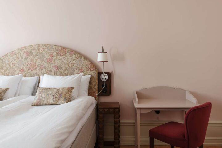 Room 16 of 116