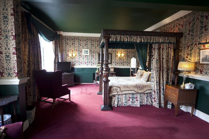 Room 41 of 157