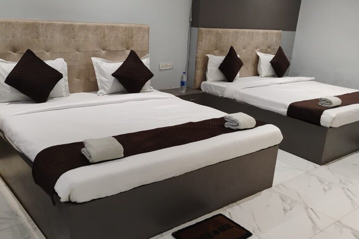 Room 6 of 15