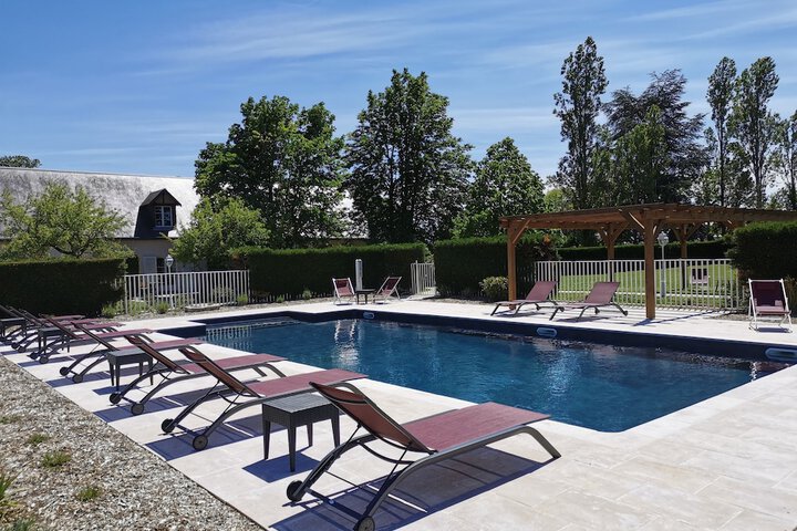 Hotel with Pool