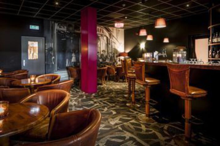 Lounge 60 of 77