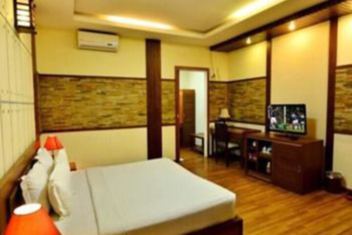 Room 10 of 20