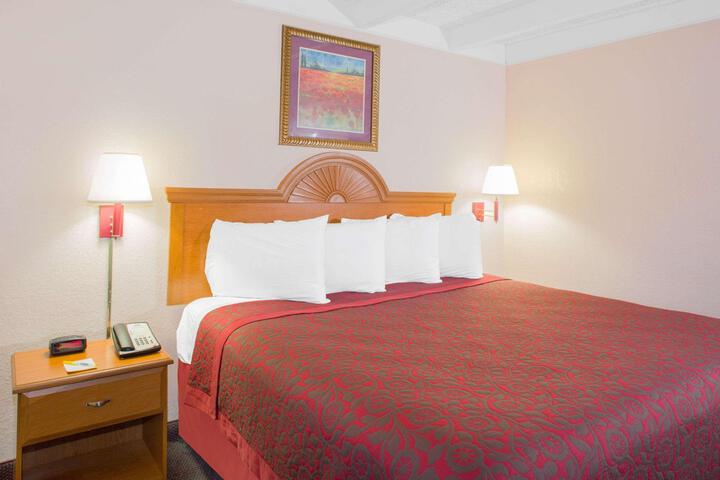 1 King Bed (1 of 5)