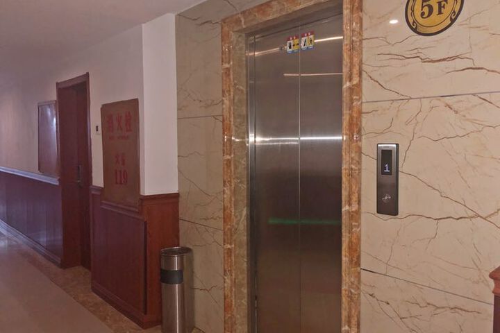 Hotel Interior 9 of 18