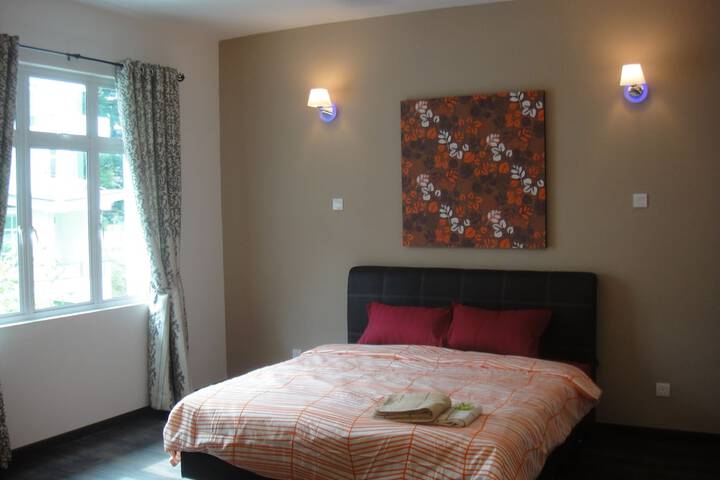 Room 4 of 18