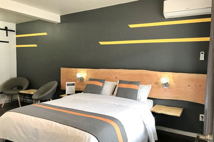 Room 5 of 68