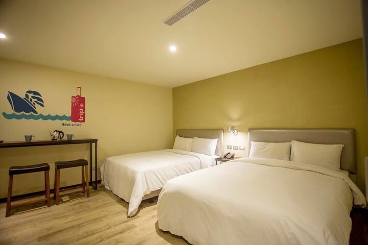 Room 7 of 32