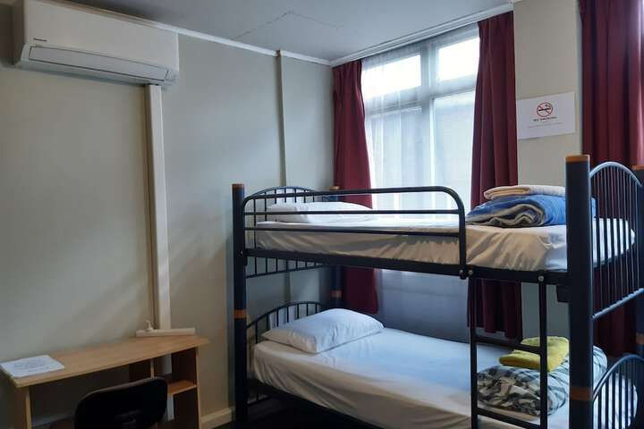 Room 14 of 76