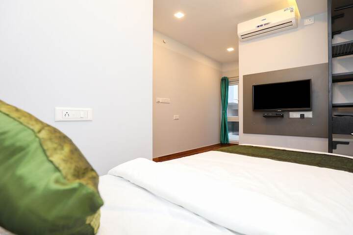 Room 4 of 37