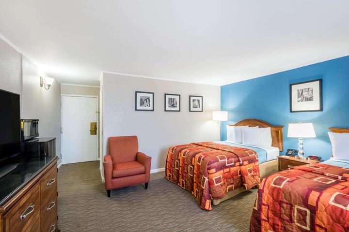 2 Double Beds Accessible Room (14 of 16)