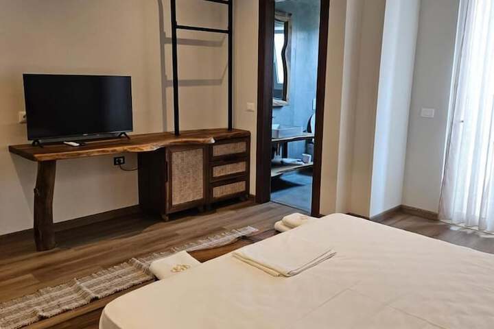 Room 12 of 84