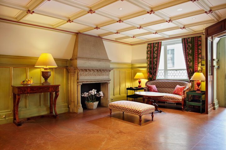 Guest Lobby
