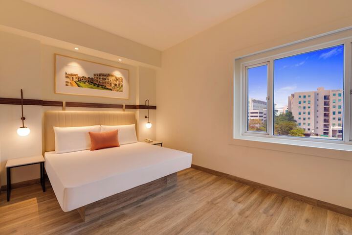 Room 8 of 34
