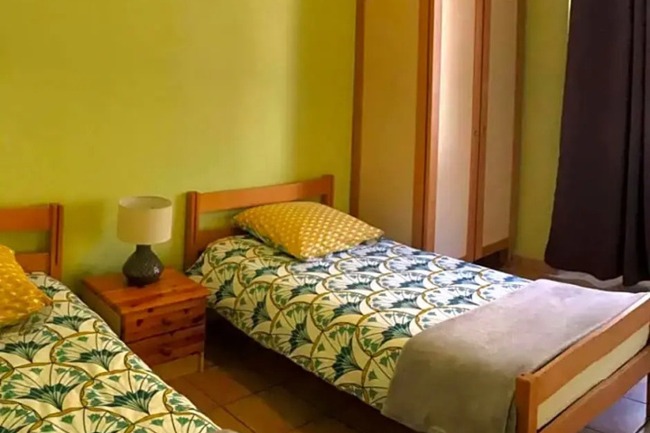 Room 4 of 7