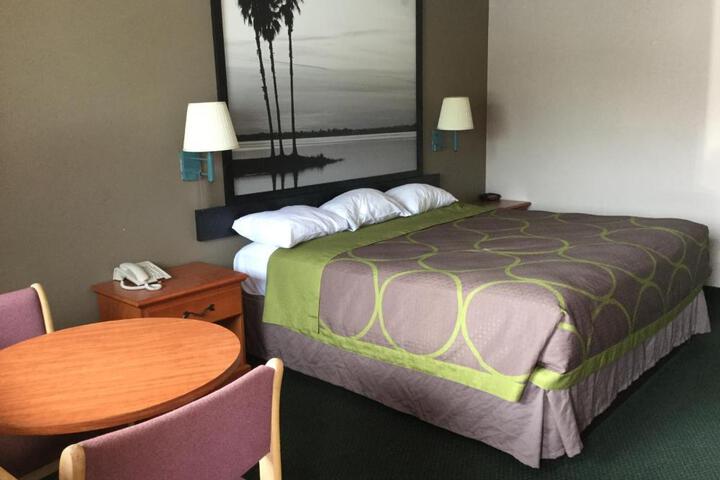 2 Double Beds (4 of 8)