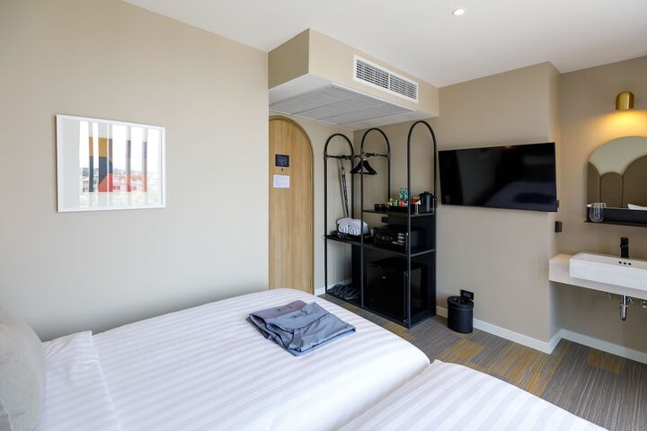 Room 32 of 161