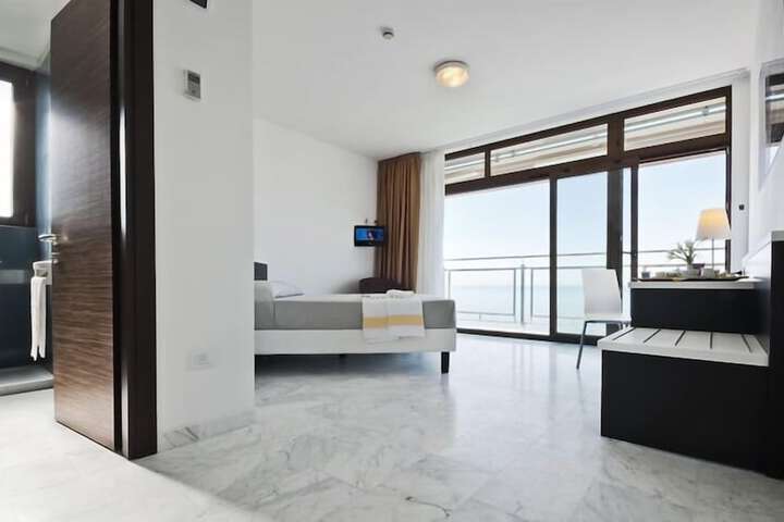 Room 15 of 44