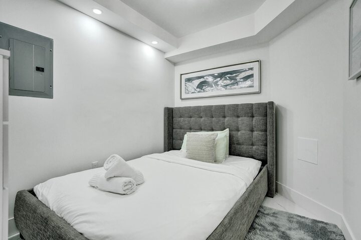 Room 165 of 723
