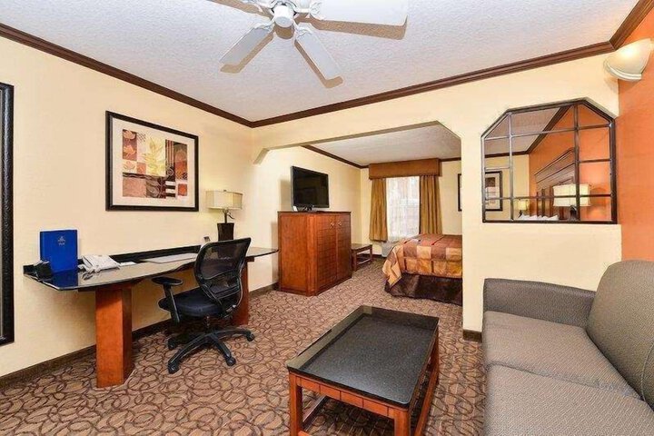 Room 11 of 18