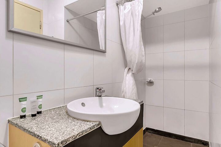 Room 9 of 32